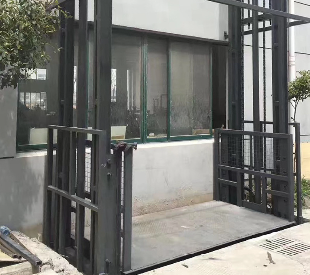 泰和导轨式施工升降机助力民生工程提速增效