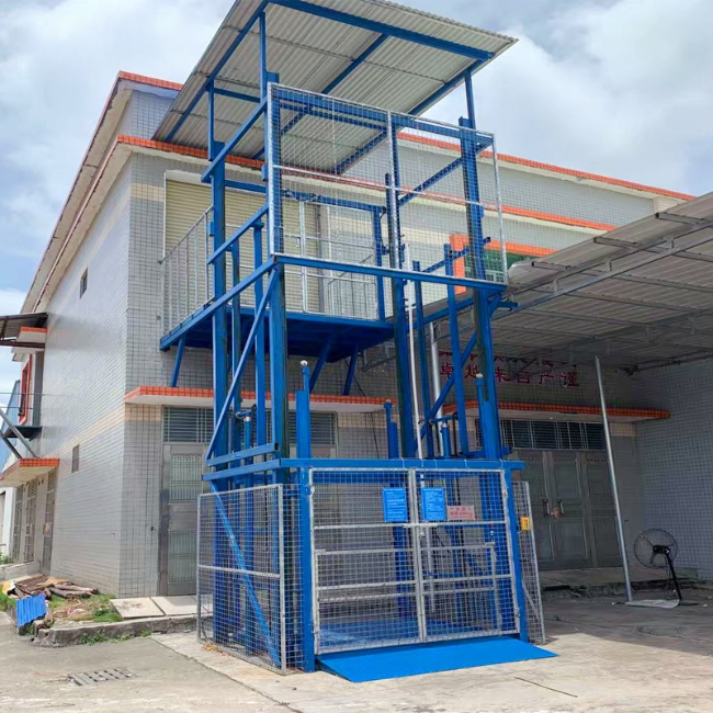 泰和建材厂室外升降货梯安装