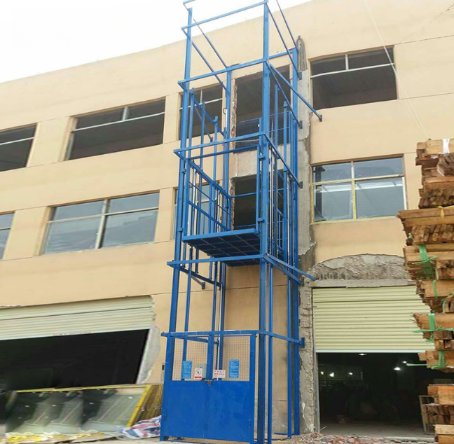 泰和建材厂室外物料提升